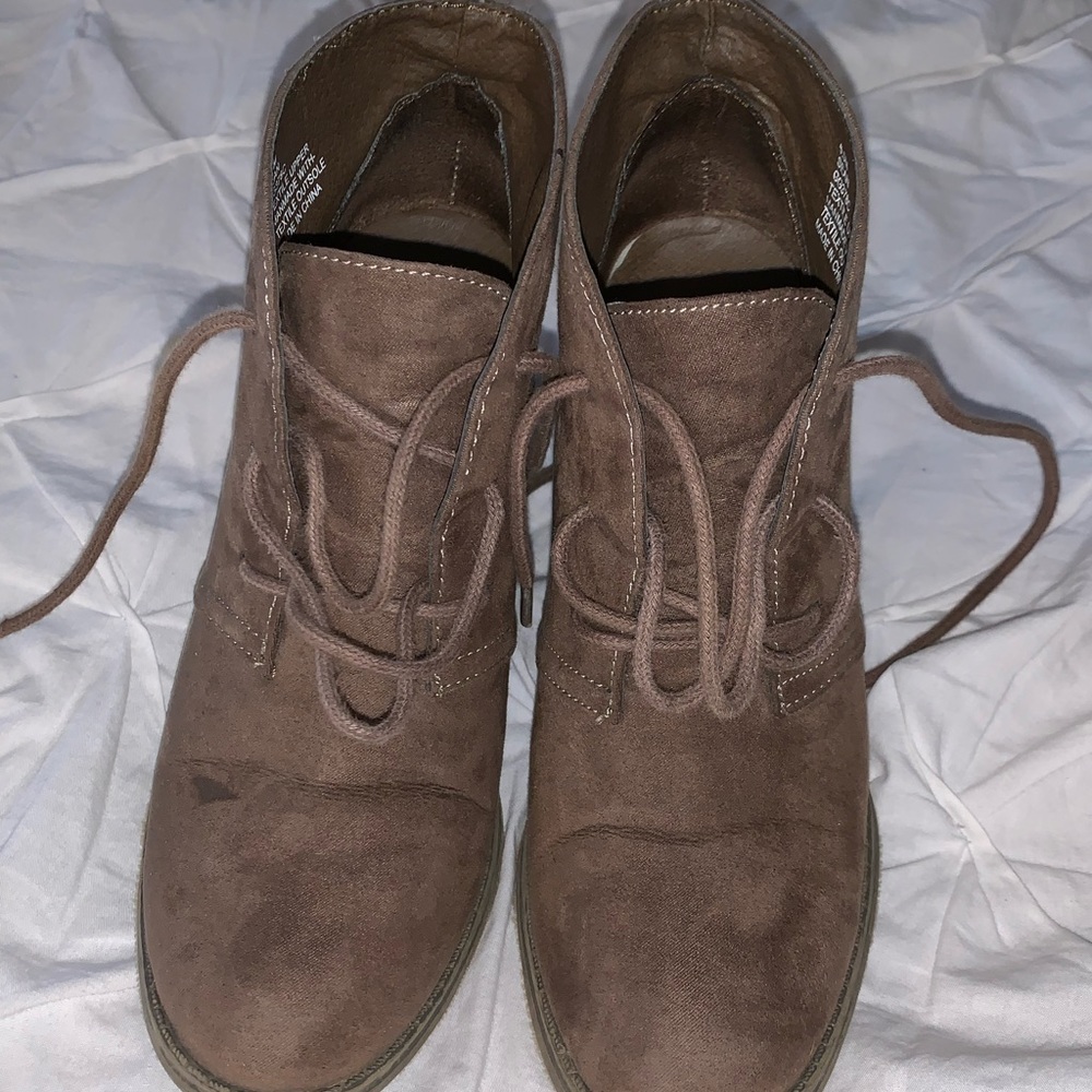 🤍 Suede lace up booties